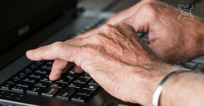 Urząd Komisji Nadzoru Finansowego zaprasza seniorów i ich opiekunów na webinarium