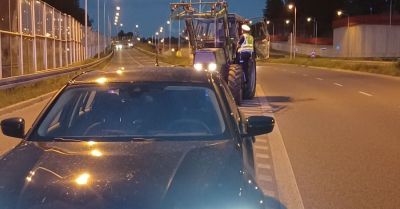 Policjanci zapobiegli wjazdowi ciągnika rolniczego na ekspresówkę
