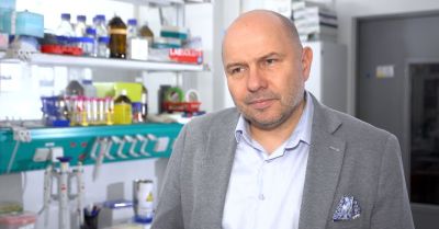 Polscy naukowcy jako pierwsi na świecie stworzyli cyrkularne mRNA metodą chemiczną. To może pomóc w leczeniu genetycznych chorób rzadkich