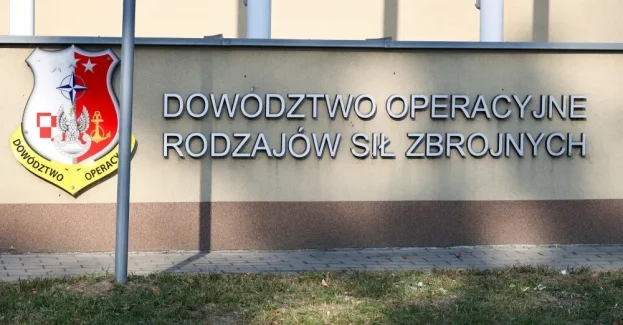 Zakończyło się operowanie wojskowego lotnictwa w polskiej przestrzeni powietrznej, prowadzone w celu zapewnienia bezpieczeństwa w trakcie uderzeń Rosji na terytorium Ukrainy - poinformowało Dowództwo Operacyjne Rodzajów Sił Zbrojnych. Nie odnotowano naruszenia polskiej przestrzeni powietrznej - dodano.