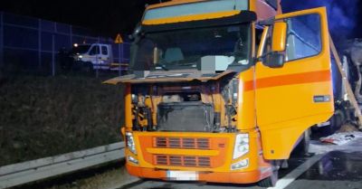 Kierowca ciężarówki zginął po zderzeniu dwóch tirów